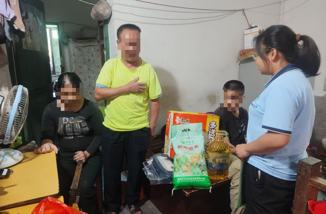 中方县蒿吉坪瑶族乡民政社工站开展中秋节关爱困境老人及残疾人慰问活动