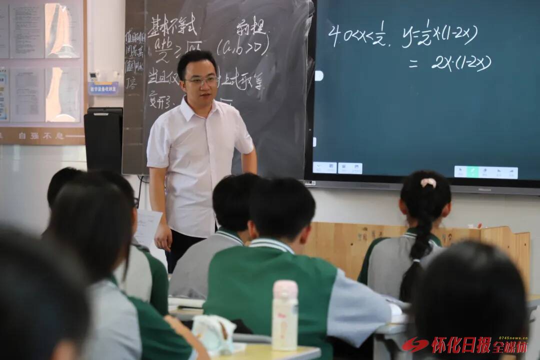 以实干育桃李 恒雅“大先生”甄刘标匠心护航学子逐梦路