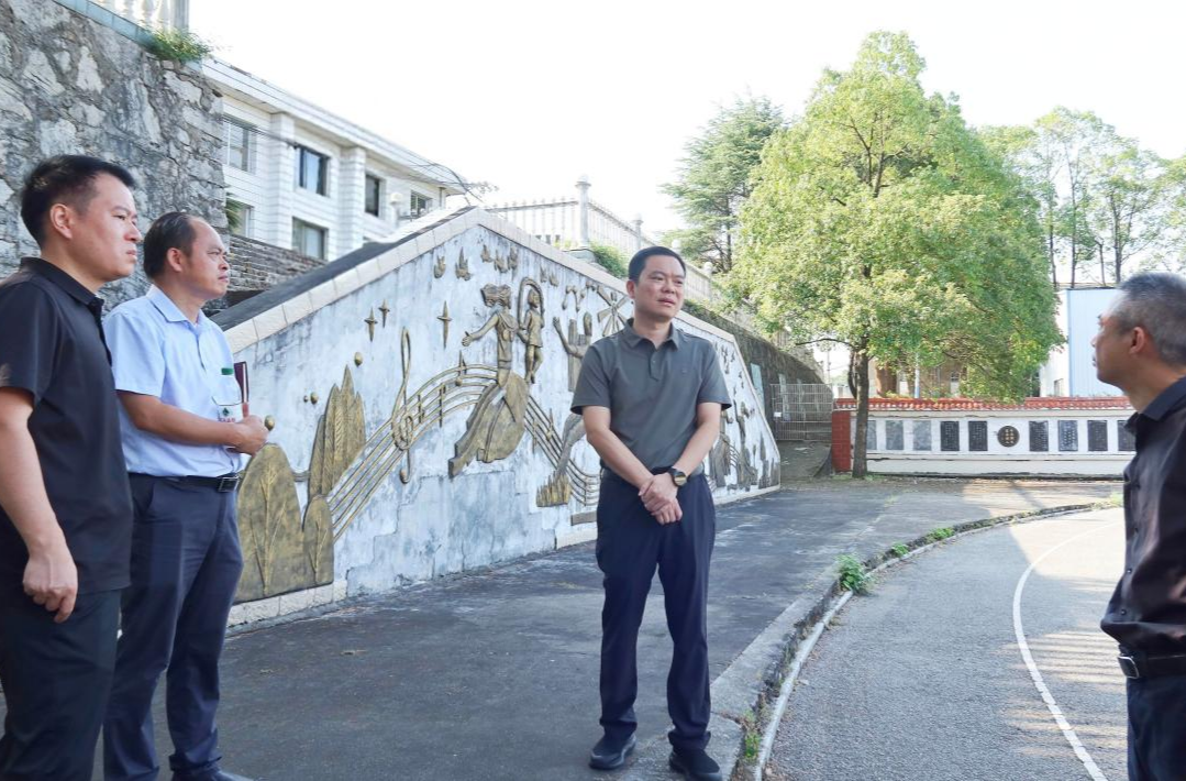 胡杰实地调研县委党校改造提质工作