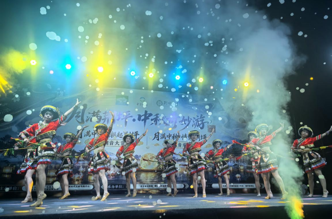 月满古村话团圆 民族团结绘新篇 ——怀化市中方县借力“双节”文旅活动奏响民族团结主旋律