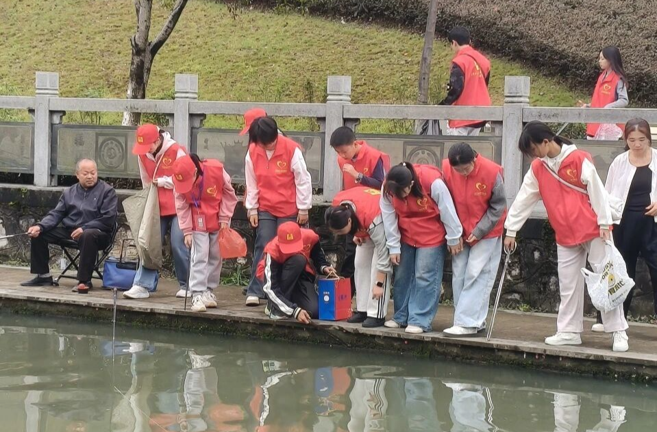 青春力量守护中方文明生态底色 中方县开展系列志愿服务活动