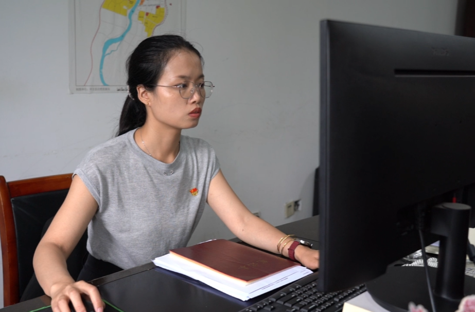 深耕财政守初心 实干担当暖民心——记“湖南省记一等功人员”李红娟