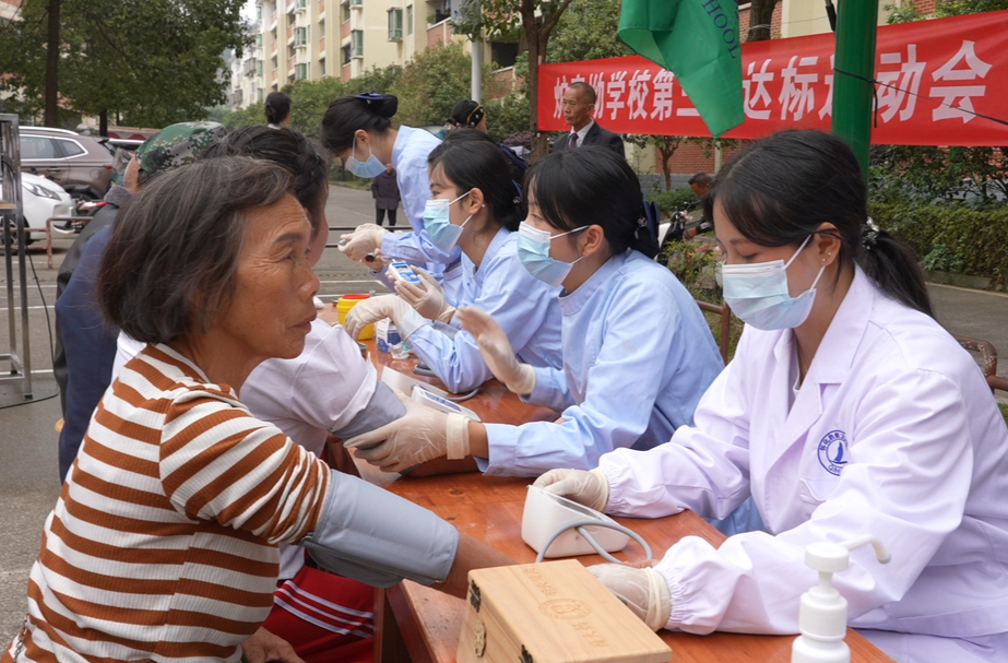 中方县：爱心义诊进社区 健康服务暖民心