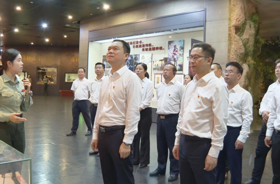 中方县委常委会会议组成人员赴通道转兵纪念馆接受革命传统教育