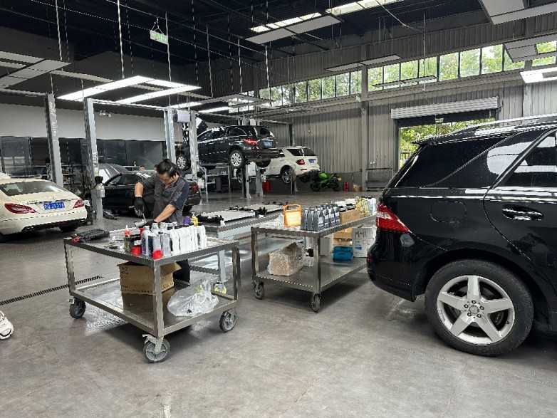 奔驰W221维修哪家比较好？W222发动机前端盖漏油真实车主维修经历