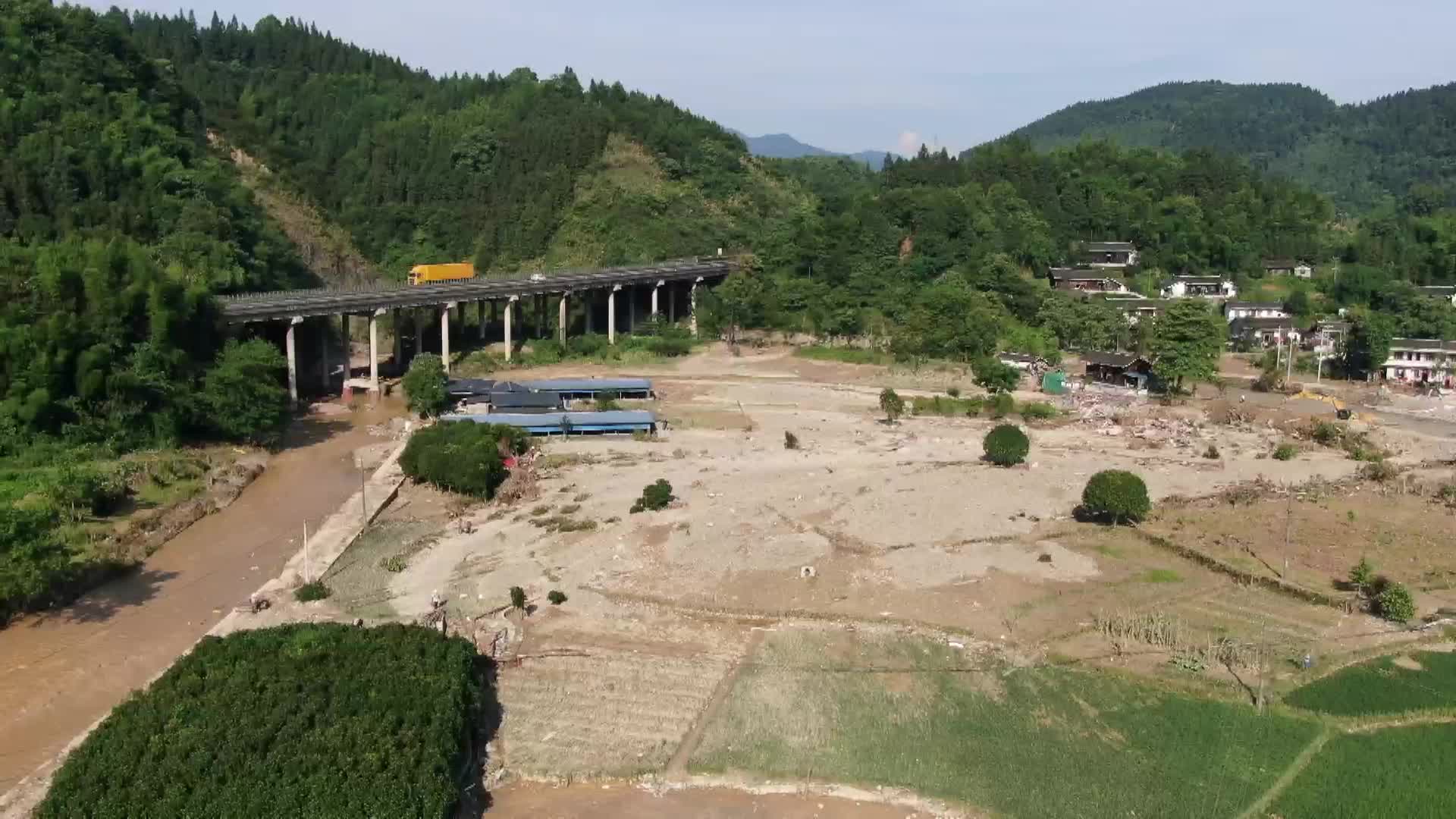 中方：山洪肆虐过的大地满目疮痍  灾后重建迅速展开