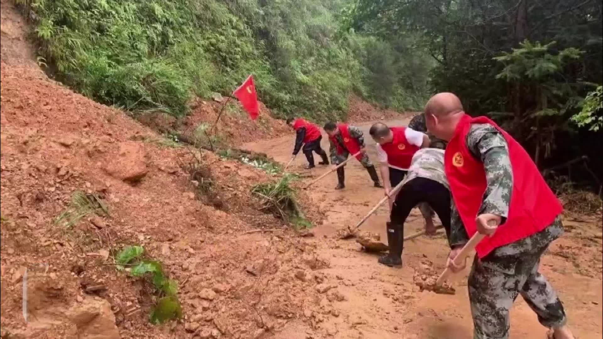 视频|中方：党员干部奋战灾后重建一线 群众深夜送水感恩情
