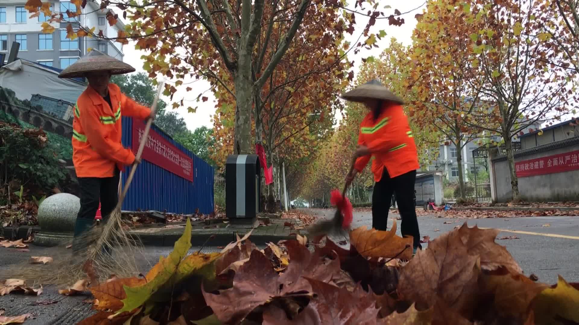 中方：县城环境大清扫 为建设美丽县城出力
