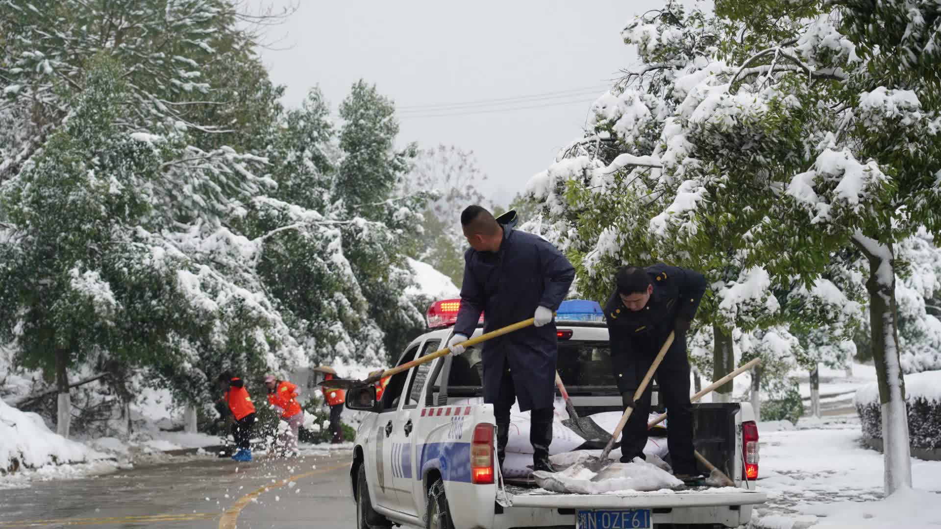 怀化中方：全力铲冰除雪 守护一城平安