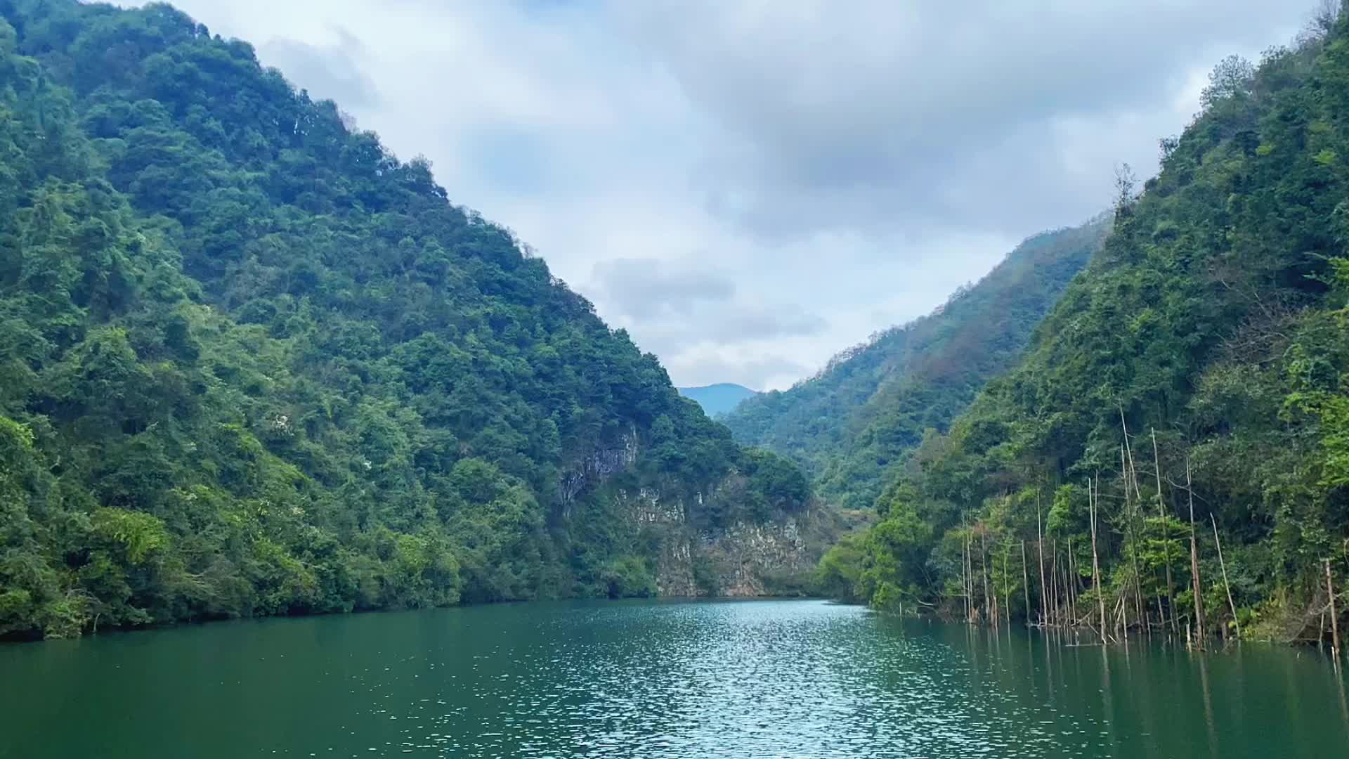 沉浸式体验船游黄溪古村