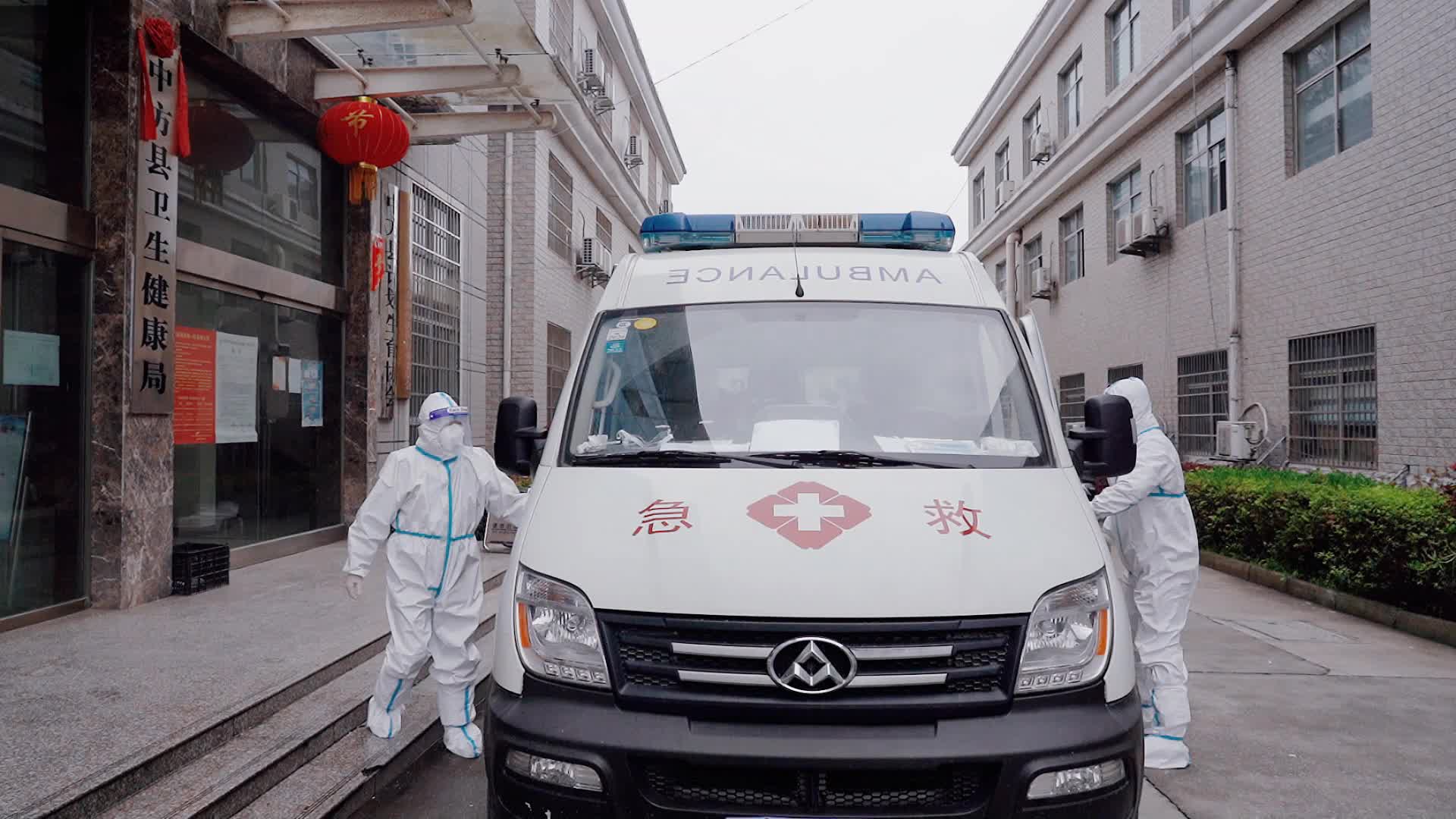 白衣为甲 逆行而上