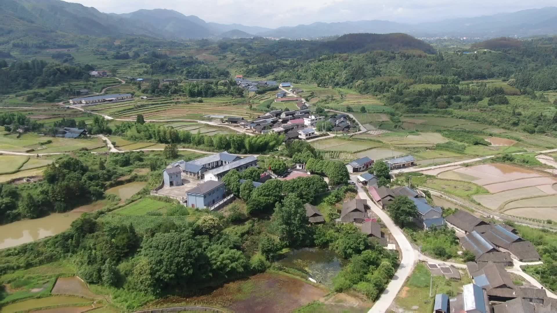 中方：“微心愿”让山区留守儿童欢乐过“六一”