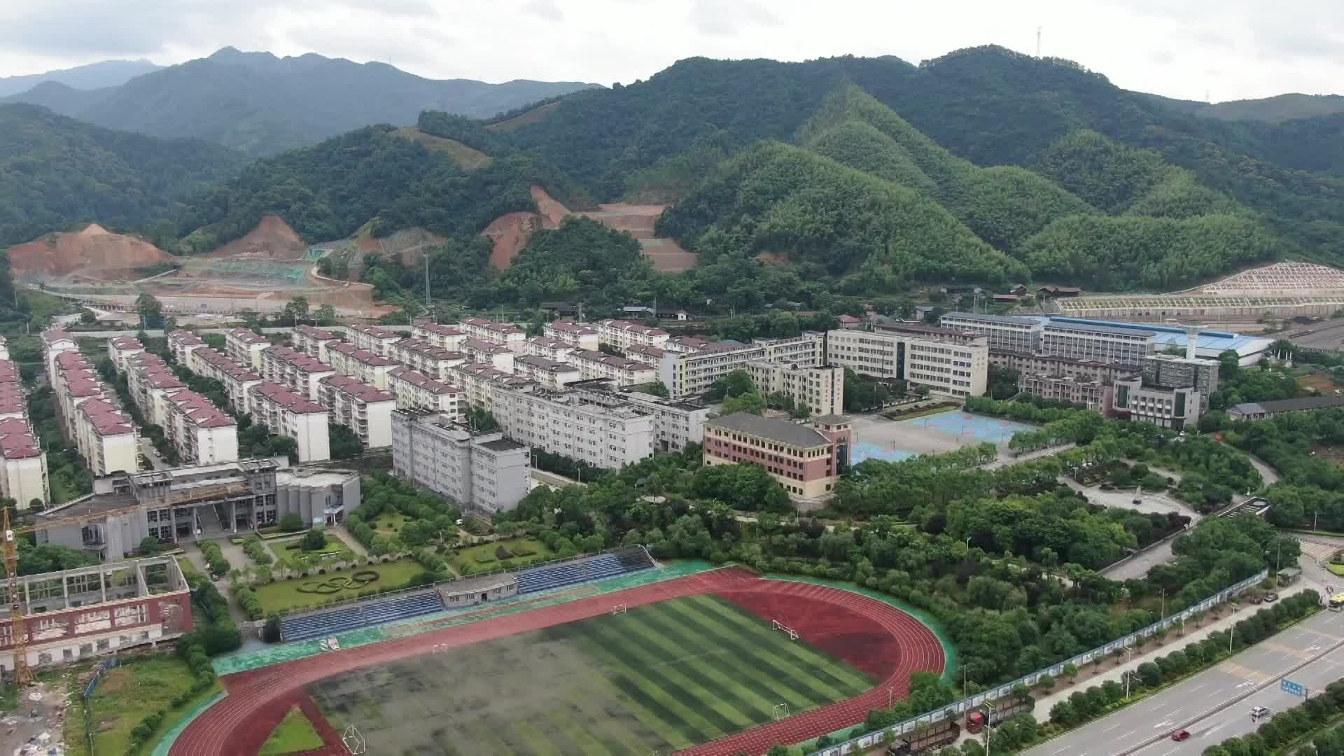 中方：考生相互“喊话”   为高考鼓劲加油