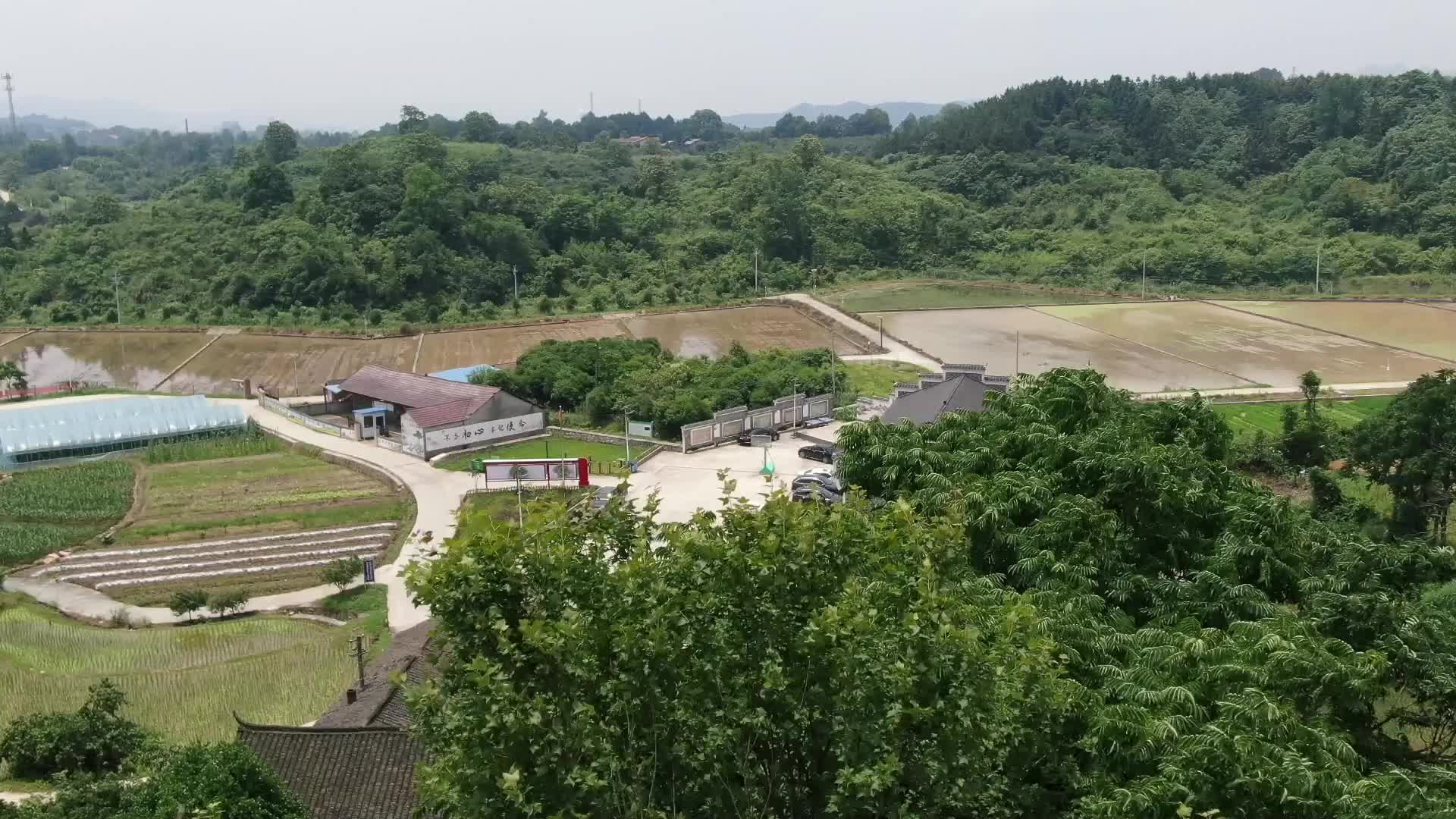 中方：“幸福”村里颜值靓
