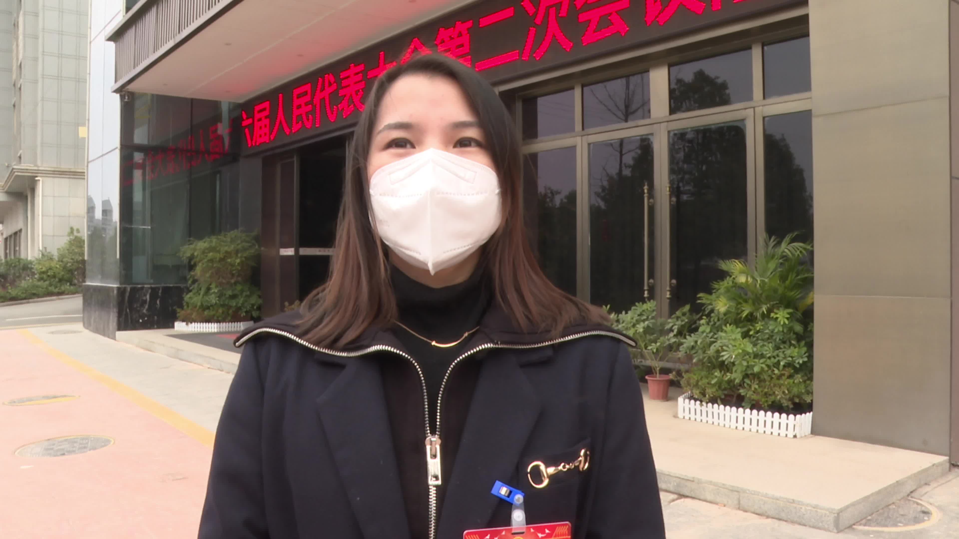 两会报道|县人大代表热议政府工作报告：刘娟