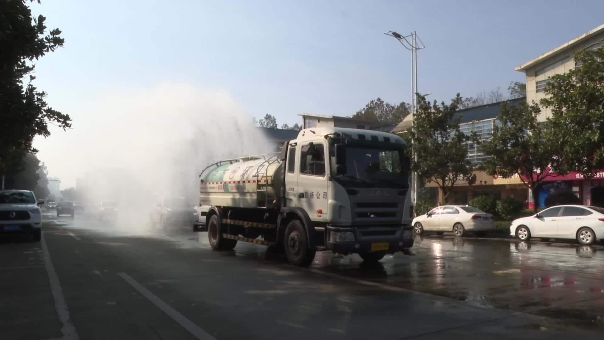 视频|中方县城管执法局：道路保洁机械化 擦亮城市“颜值”