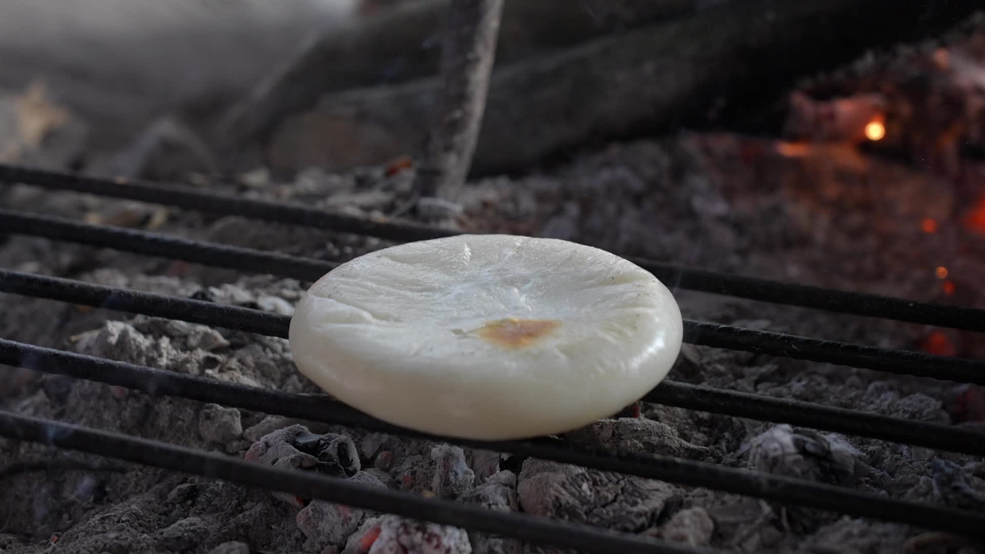 视频|家乡的味道·围炉烤糍粑