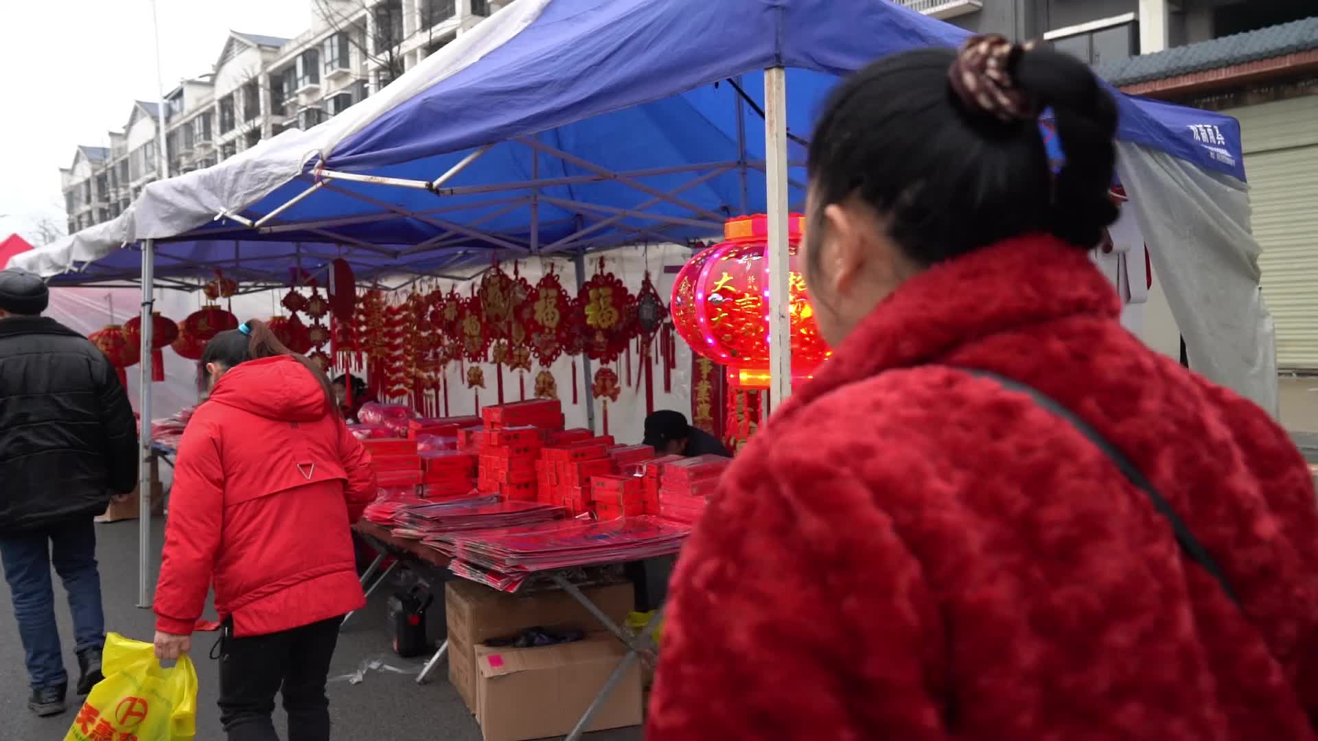 视频|春节将至年味浓 年俗商品走俏市场