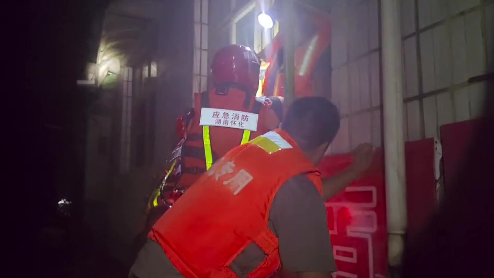 视频|中方县消防救援大队：闻警而动 迅速出击！成功将5名被困群众转移