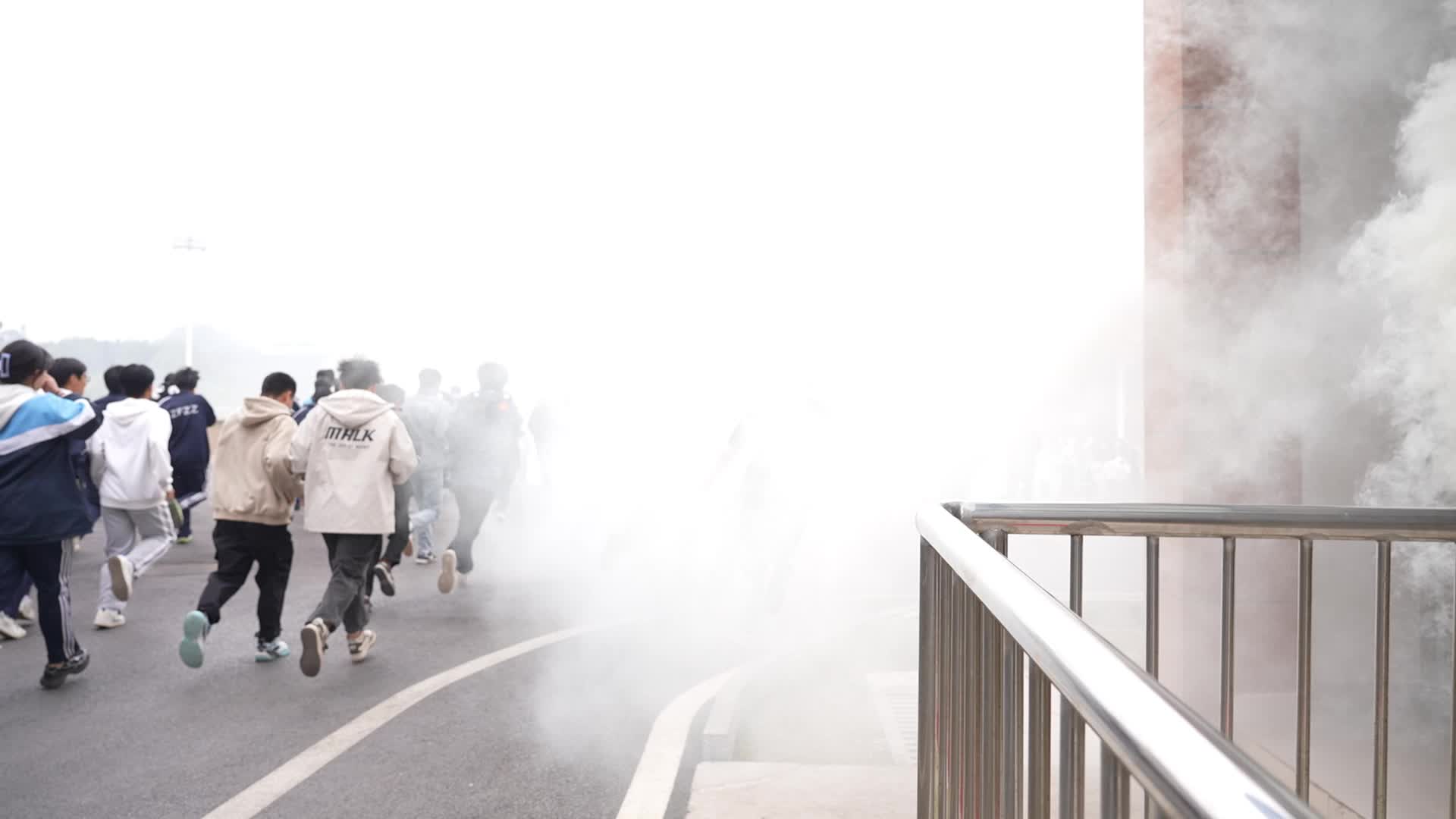 视频|中方县：开展校园消防演练 筑牢安全防线