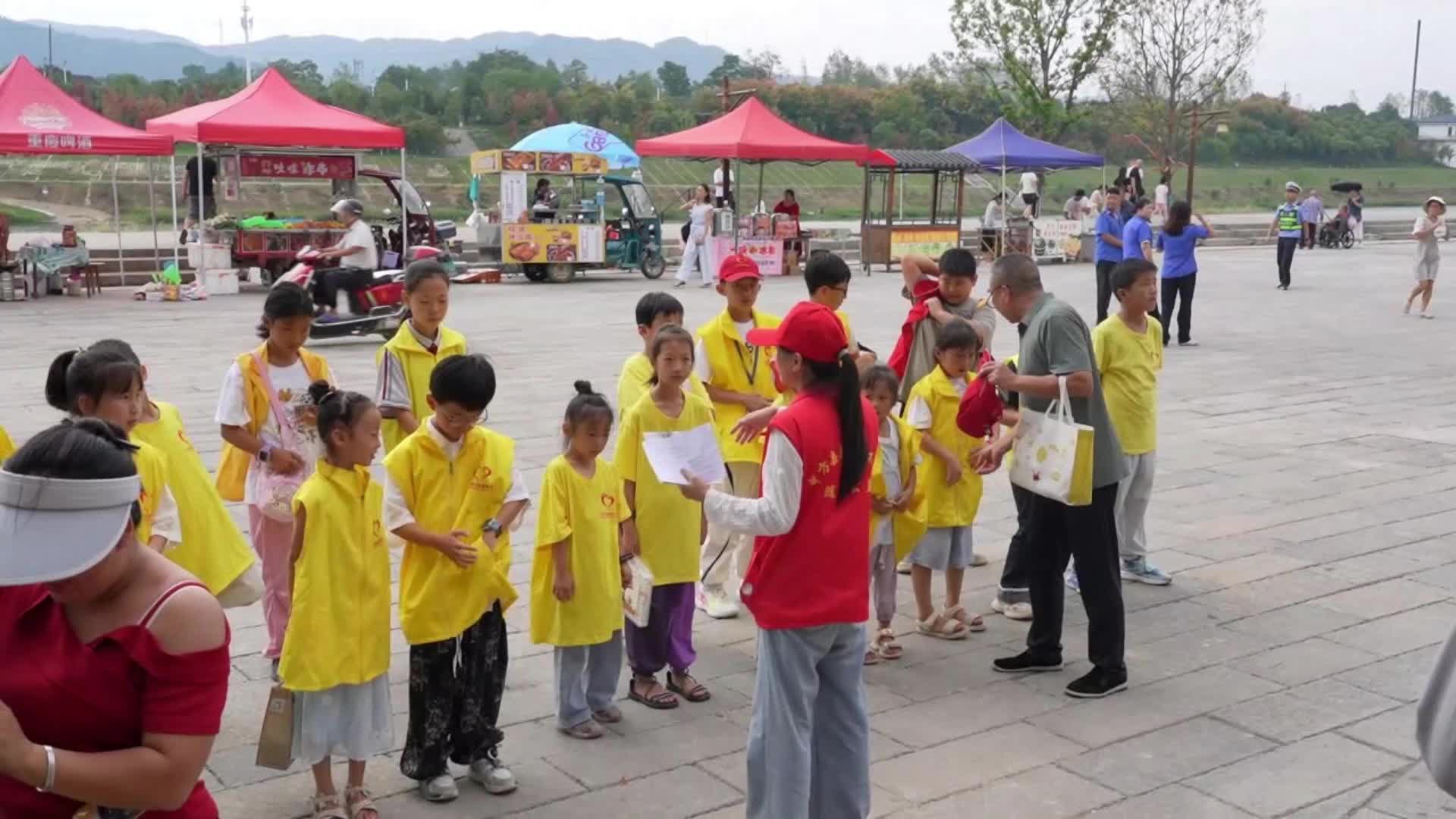 视频|双节同庆，志愿同行！暖心服务伴您游荆坪古村