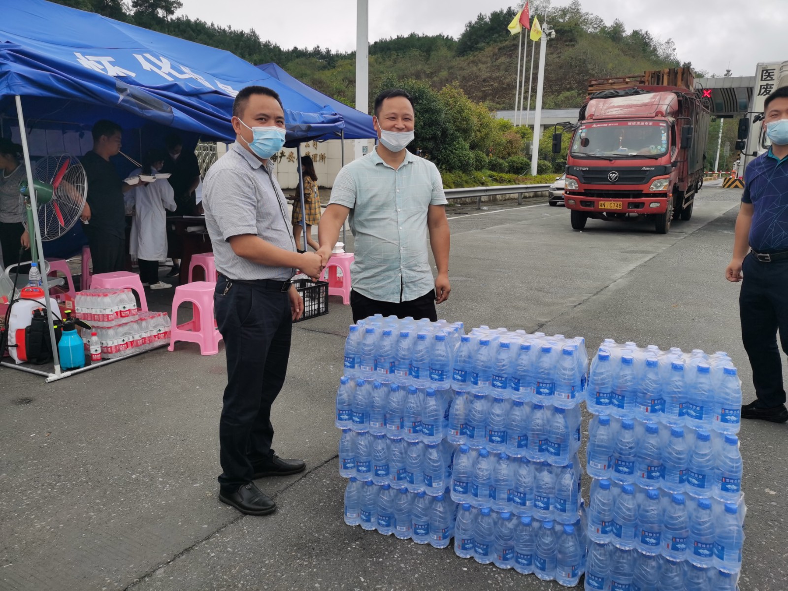 花桥镇：饮水思源 返乡创业人助力“战”疫