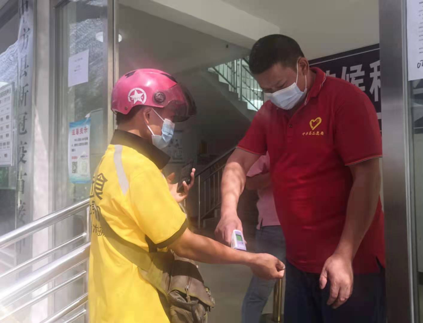 中方：疫情防控进行时 志愿者显担当