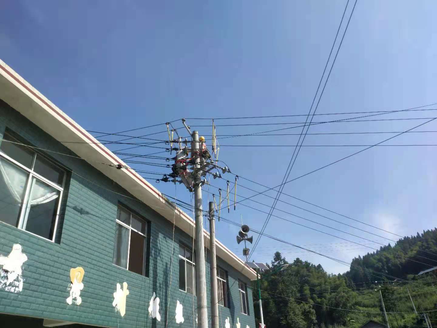 国网中方县供电公司：多措并举积极提升电压质量