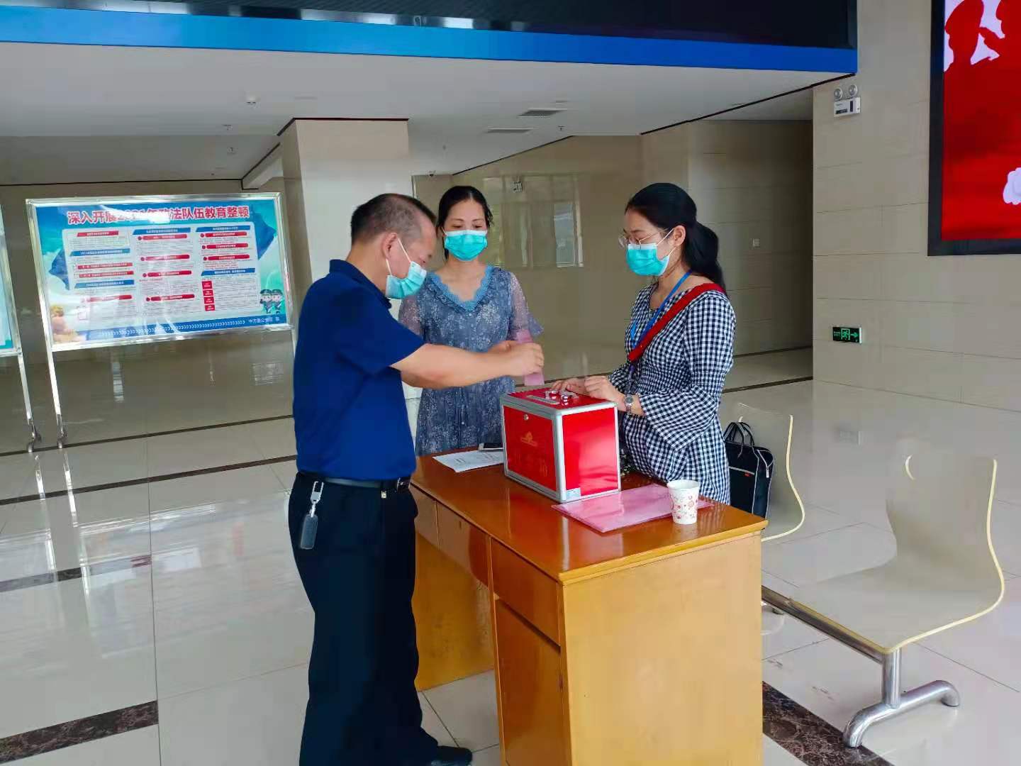 中方县统计局积极组织干部职工参与县人大代表投票选举