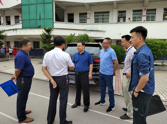 蔡迪文到花桥镇走访慰问中心小学教职员工