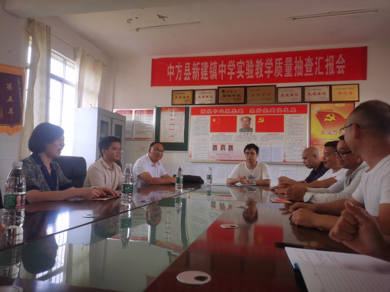 杨春梅到新建镇开展教师节走访慰问活动