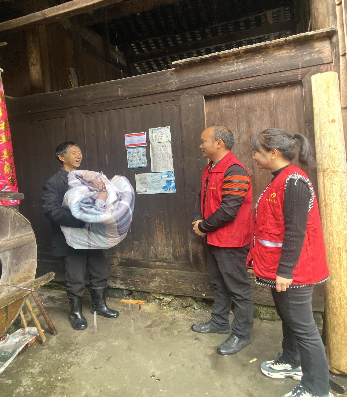 袁家镇：情系困难群众 主动服务送温暖