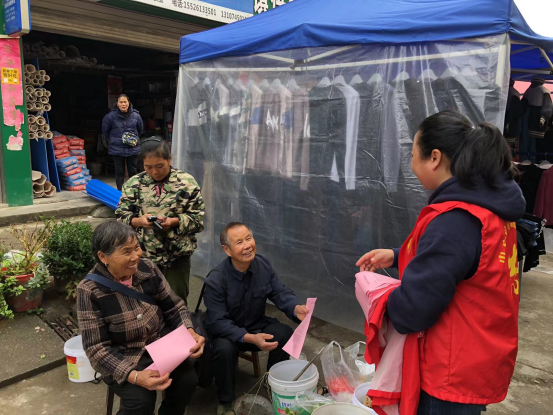 接龙镇开展农村人居环境整治宣传活动