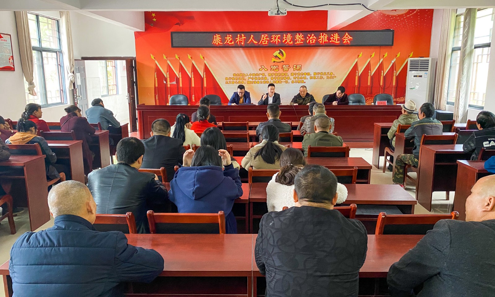 新建镇：党员群众齐上阵 共同绘就美丽乡村新画卷