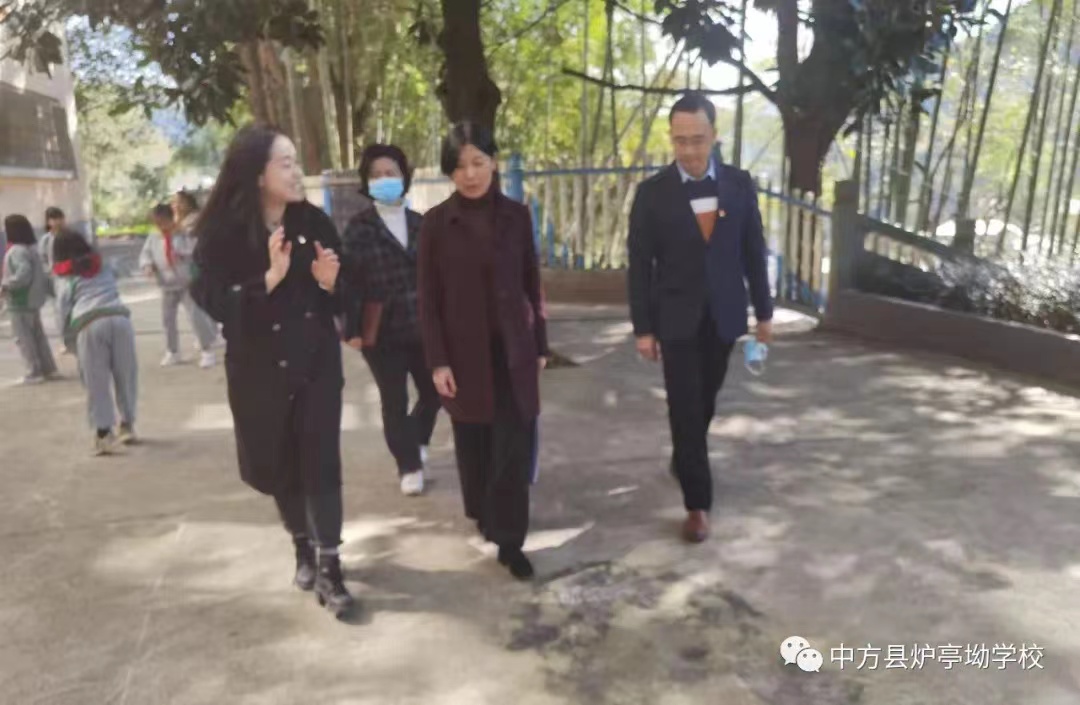 县领导到炉亭坳学校督查民生实事项目进展