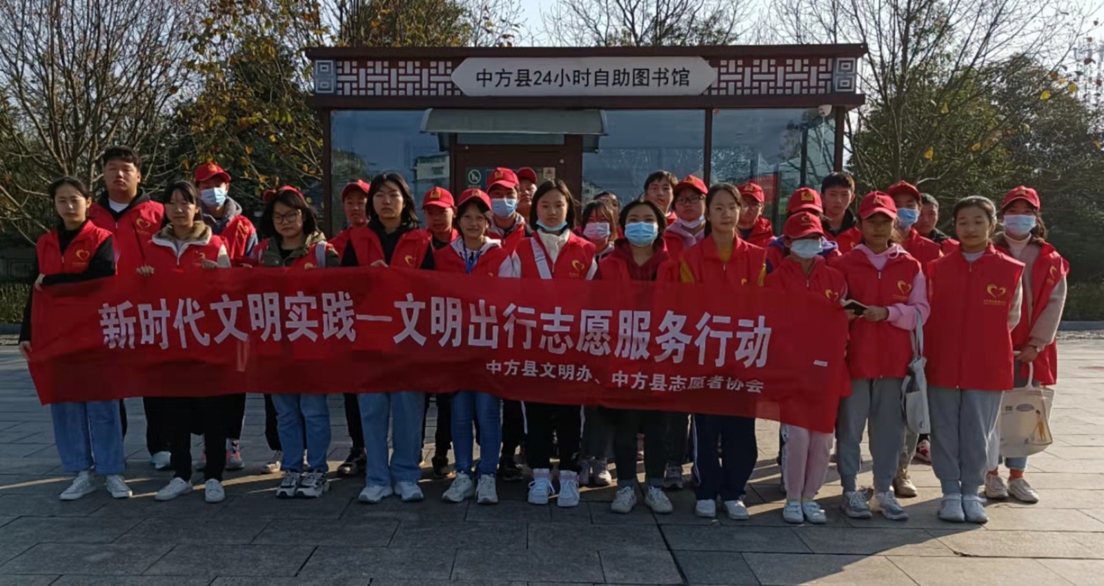 文明出行志愿服务活动让文明的“暖流”传遍大街小巷