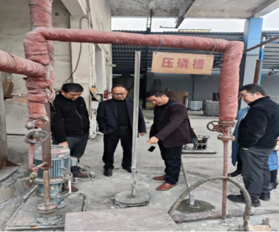 县应急管理局邀请专家开展危化企业安全生产隐患排查工作