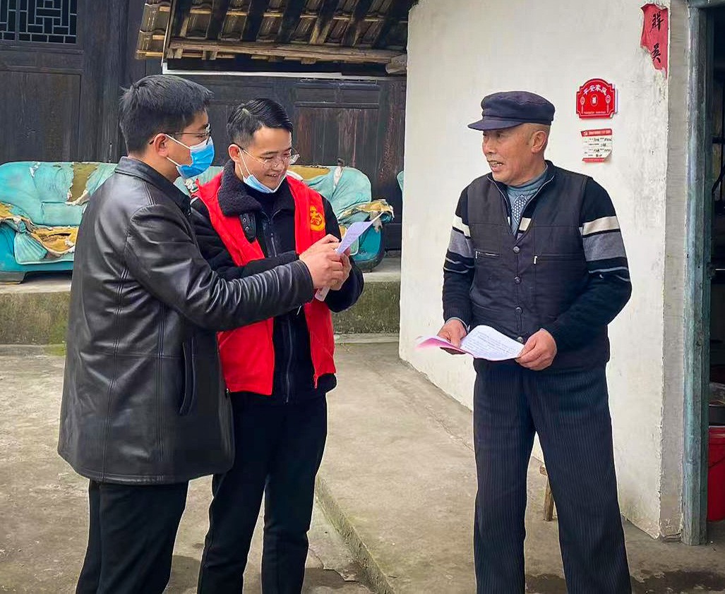 新建镇：敲开百姓门 严守安全关