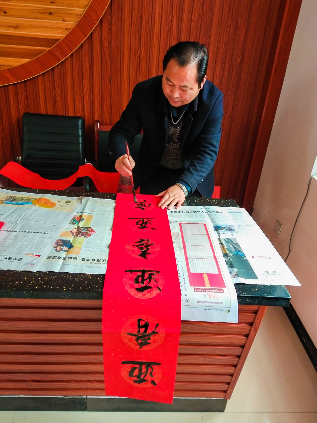 新建镇：墨香送福迎新春 新建这里年味浓