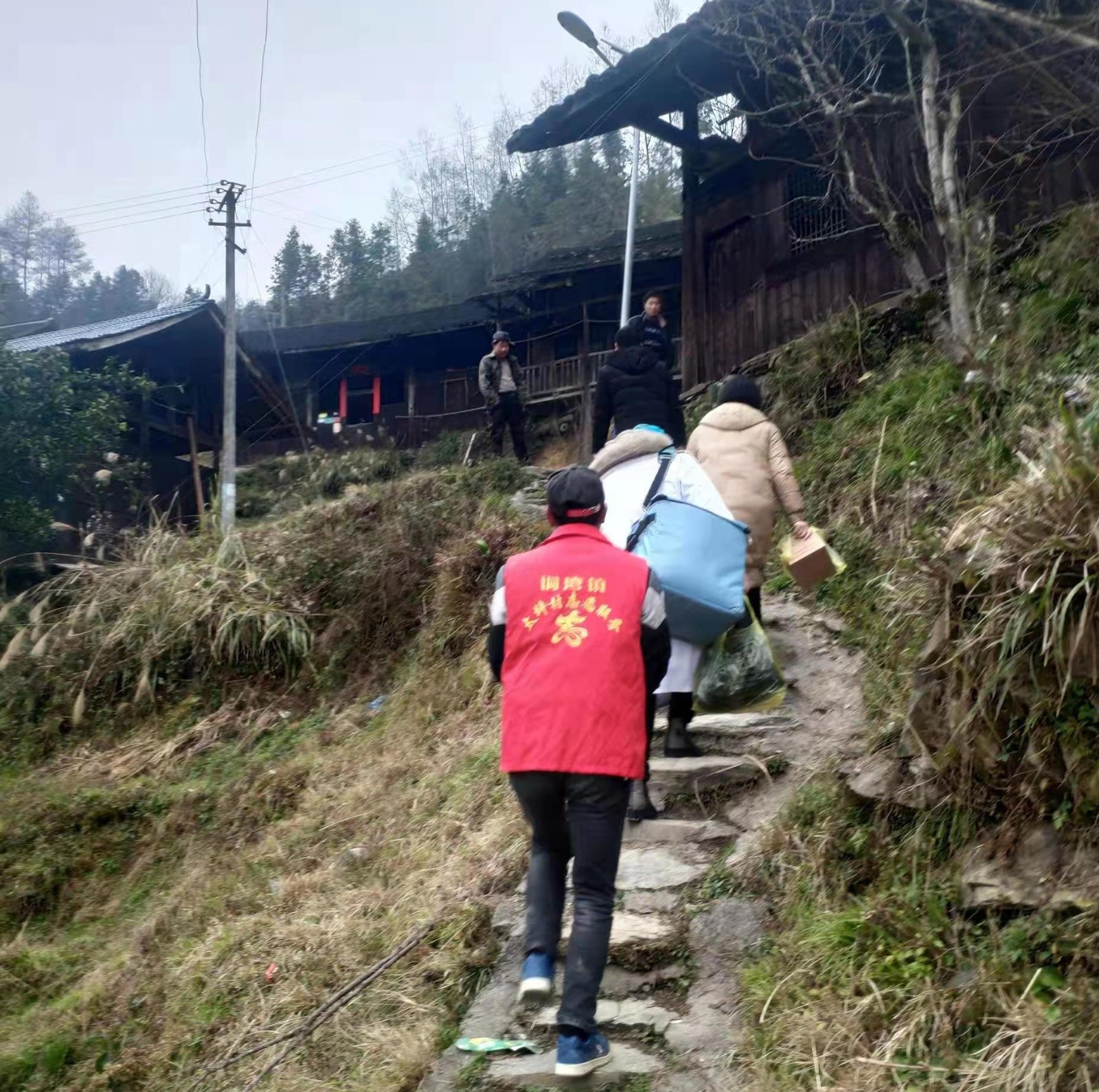 铜湾镇：加快推进60岁以上老人接种疫苗工作