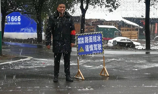 铜湾镇：快速反应 迅速行动 确保群众出行安全