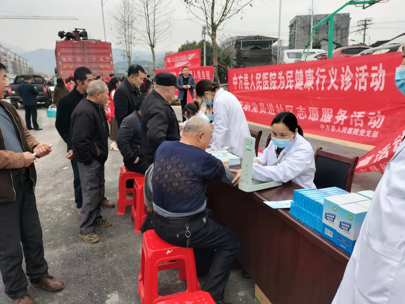县人民医院：为民健康行义诊 公益活动暖人心