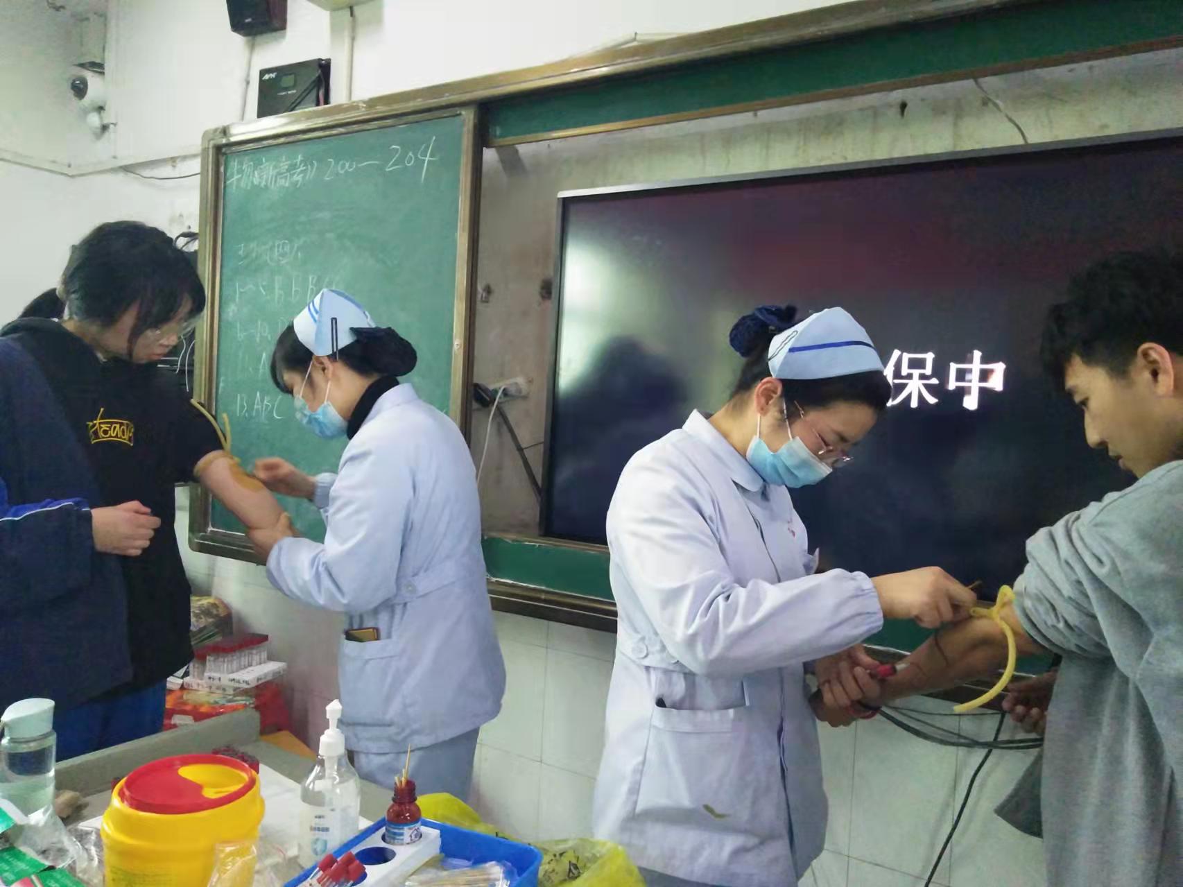 采血服务送上门  县人民医院为高考学子保驾护航