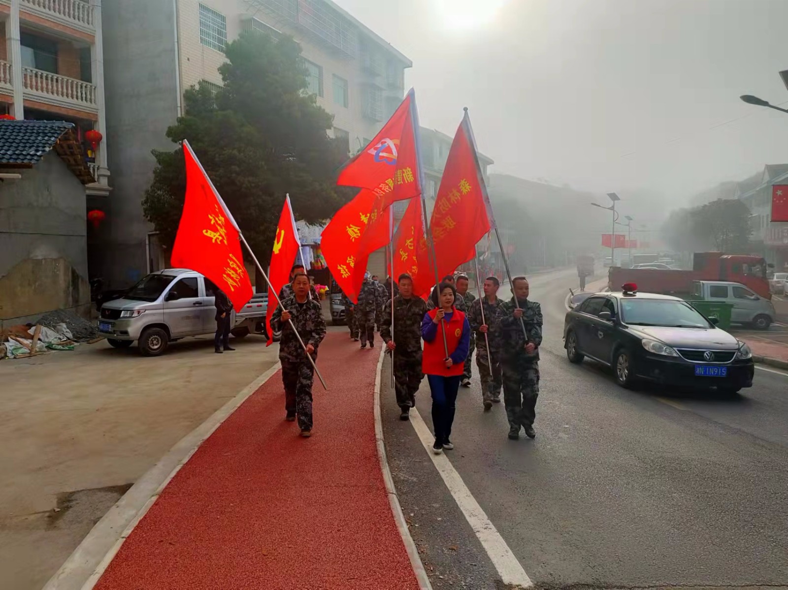 新建镇：植树添新绿 不负好春光!