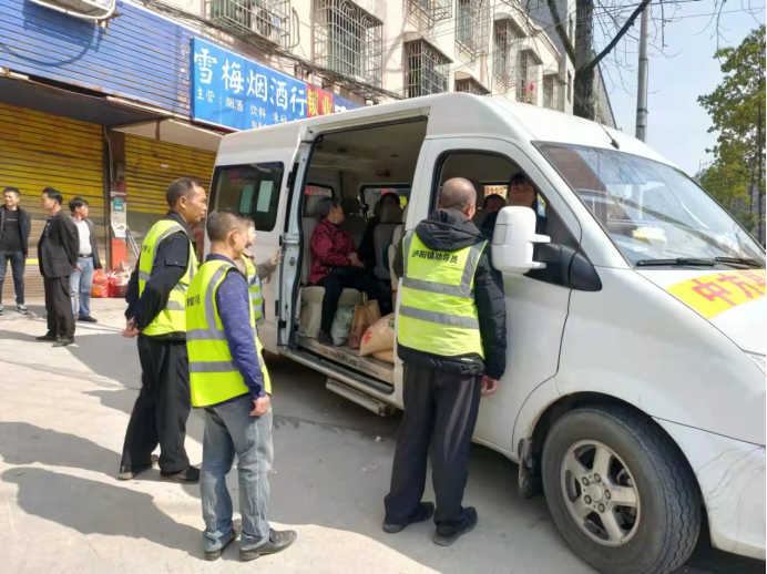 泸阳镇整治交通问题顽瘴痼疾 维护道路交通安全