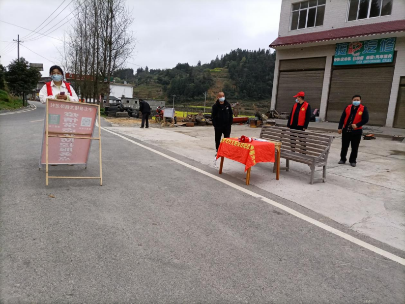 接龙镇：志愿者劝导村民“不赶集”，全民共筑疫情防控屏障