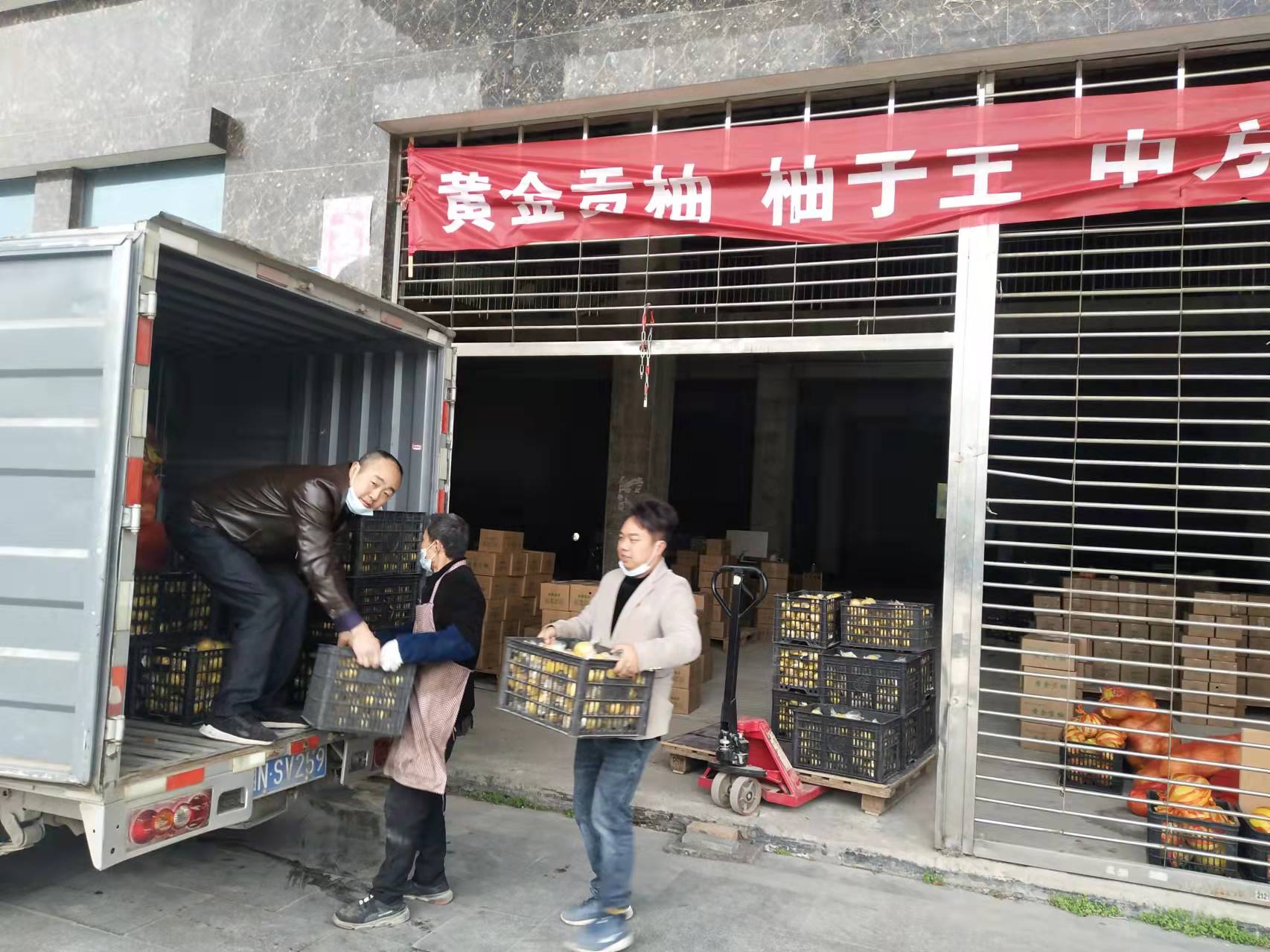 同舟共济  战胜疫情——爱心人士为抗疫一线捐赠物资