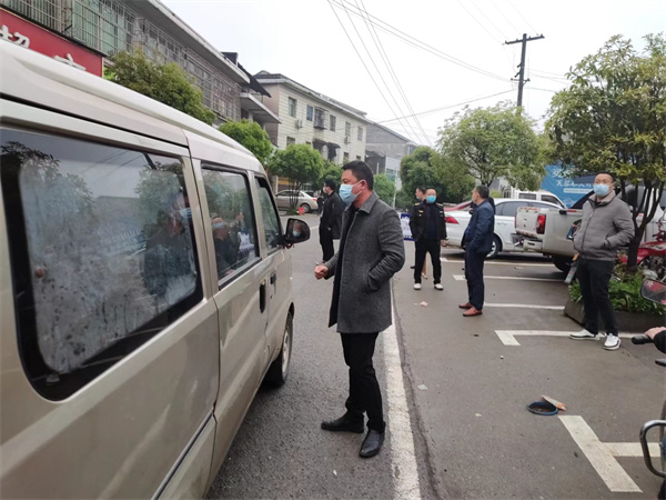 桐木镇：持续开展交通问题顽瘴痼疾集中整治行动