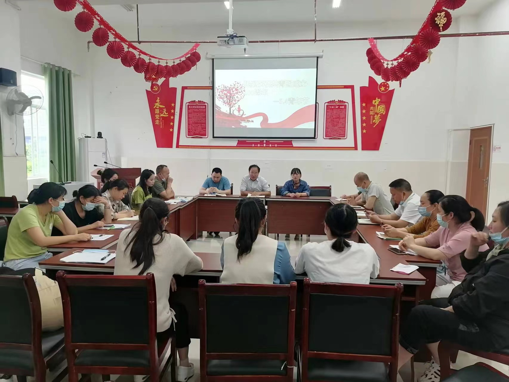 中方县人民医院热烈庆祝建团100周年5·4青年座谈会