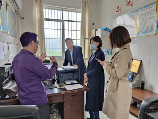县领导到新建中学督查学校安全工作